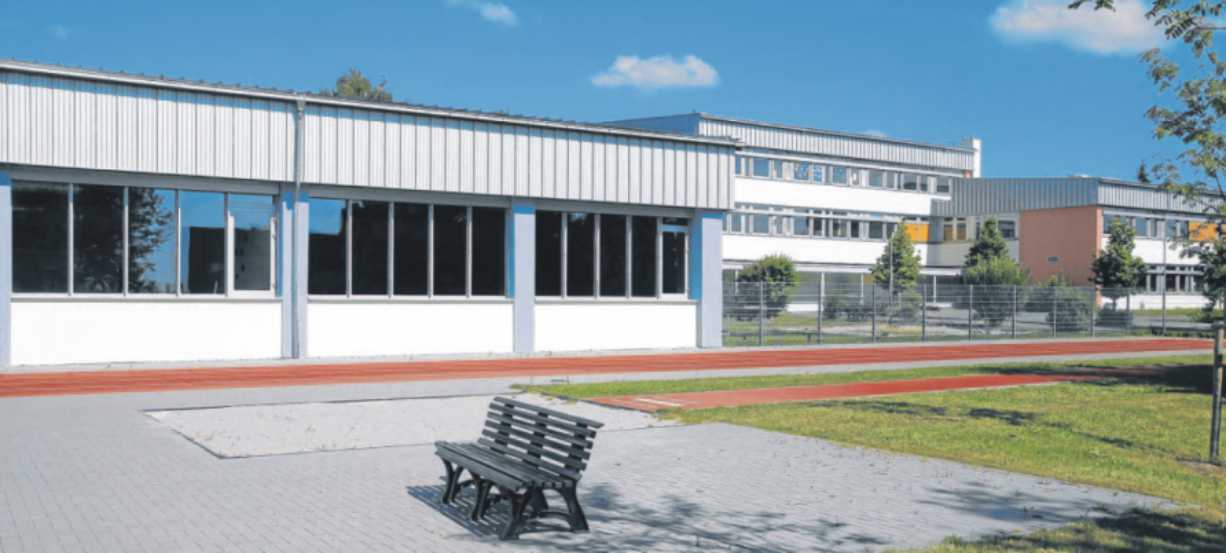 Pirminius Schule nach Sanierung - Klick - für Zeitungsartikel